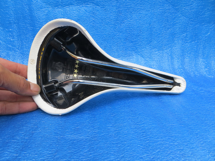 Kashima Five Gold FG-8P 30mm NJS Unpadded Saddle (26082106)